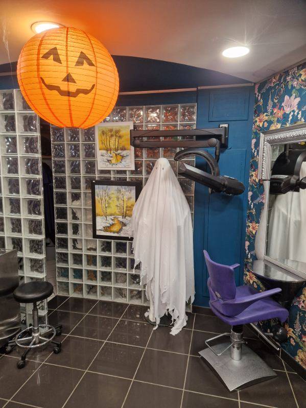 salon-coupdetete-fantome