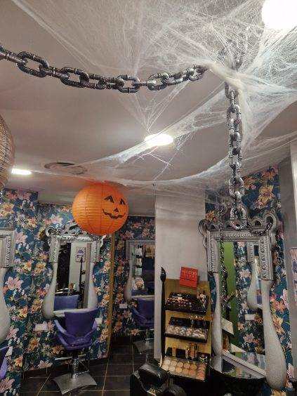 salon-coupdetete-toile